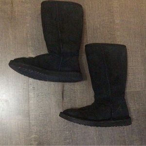 Ugg classic black tall boot in size 7